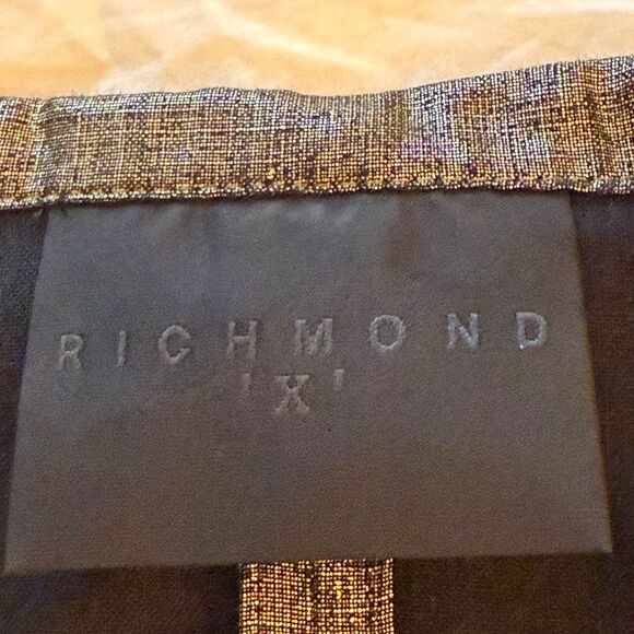 Richmond X Sleeveless Crop Top/Vest in Black/Metallic Gold Linen. Size Small. - Picture 6 of 6